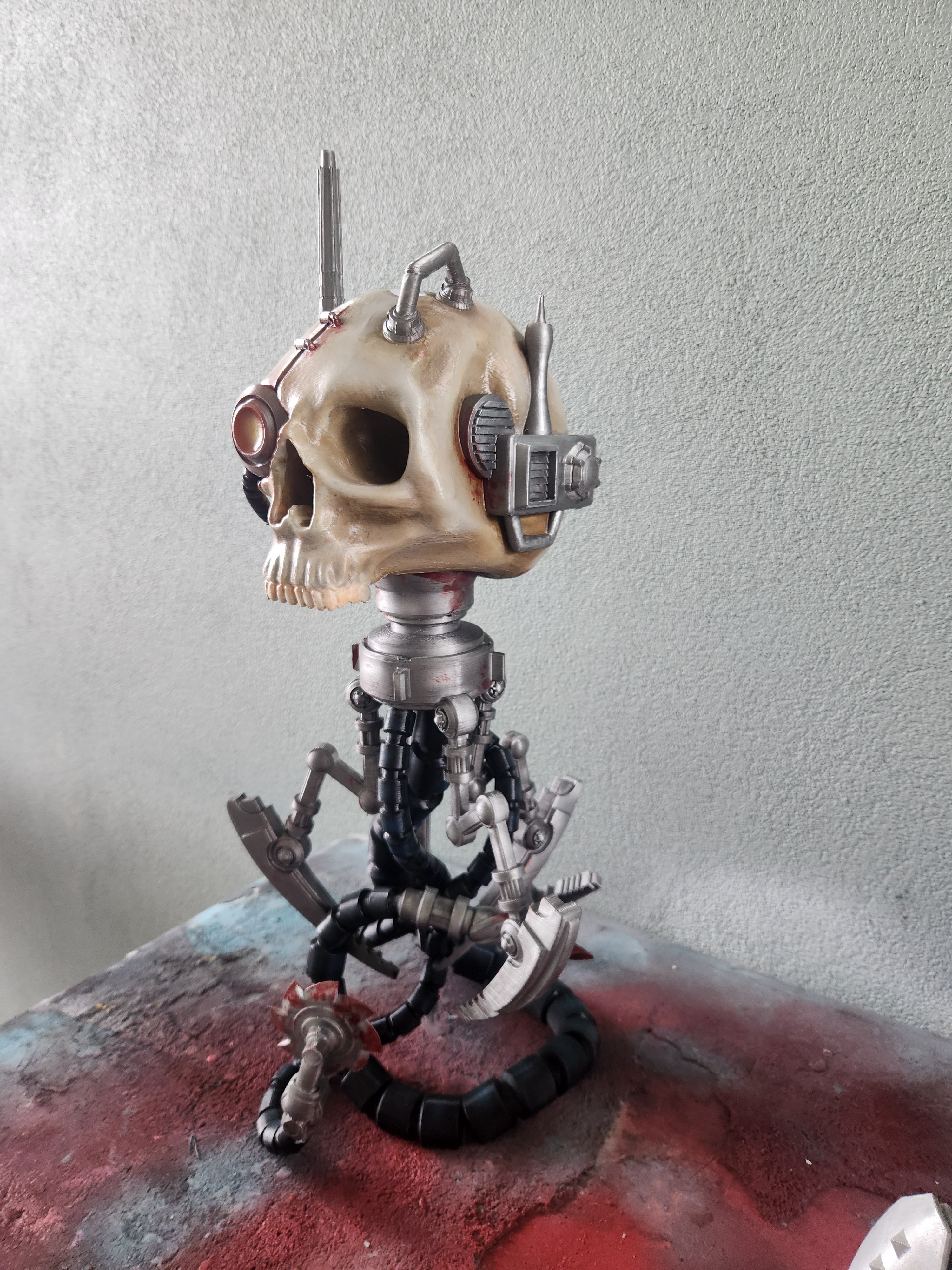 1:1 Scale 4K Servitor Skull two – Life-Size Grimdark Display Prop