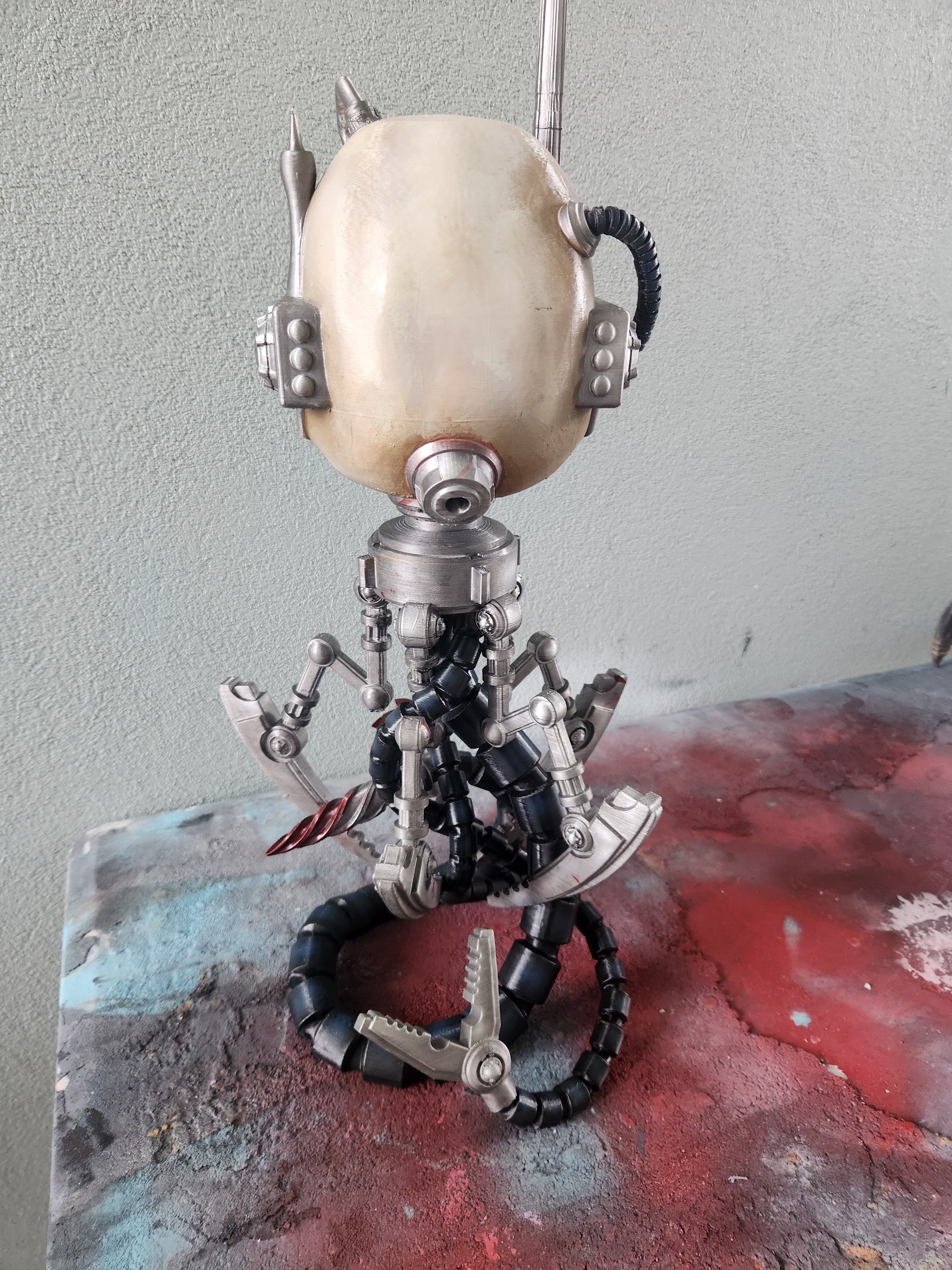 1:1 Scale 4K Servitor Skull two – Life-Size Grimdark Display Prop