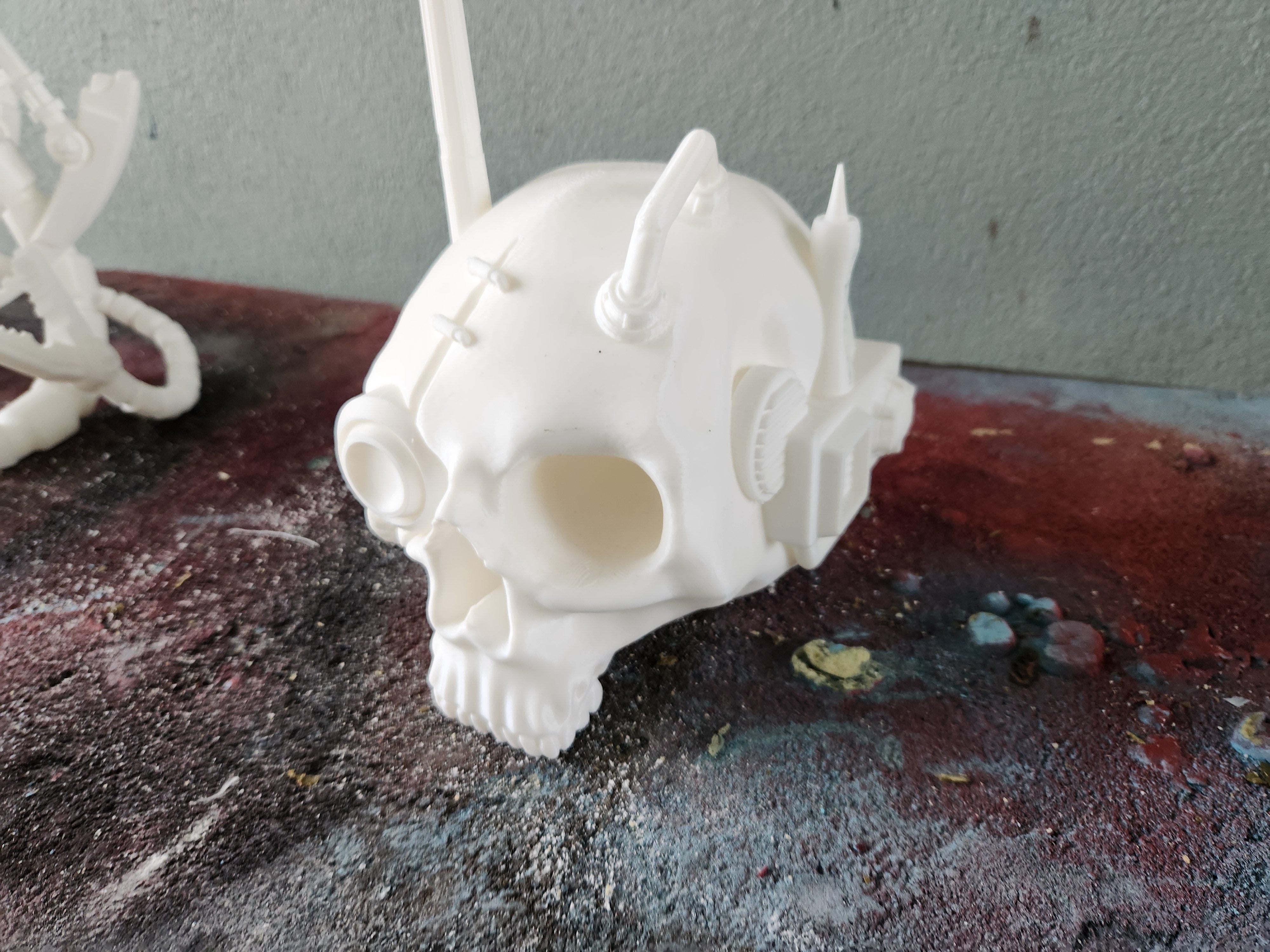 1:1 Scale 4K Servitor Skull two – Life-Size Grimdark Display Prop