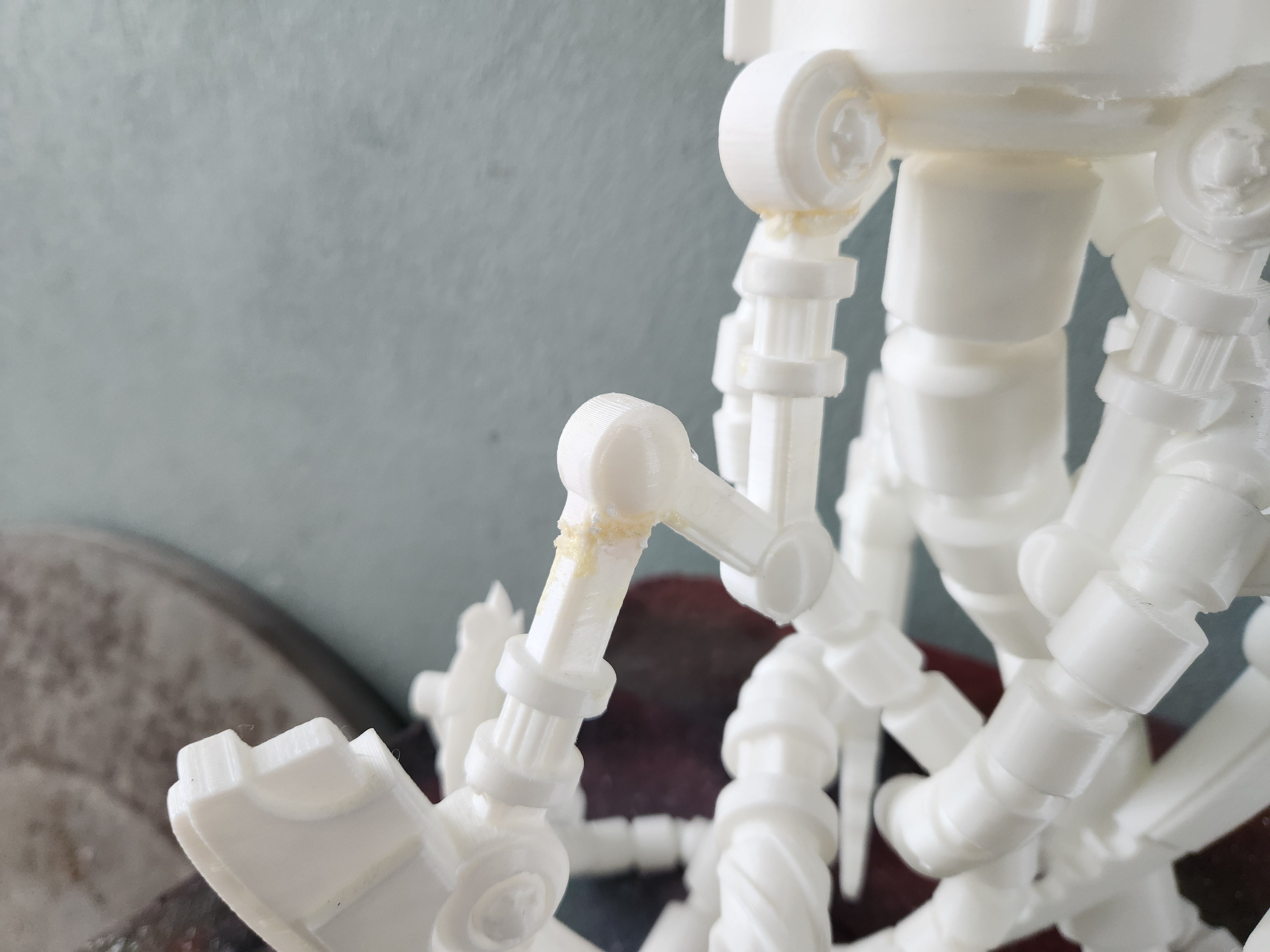 1:1 Scale 4K Servitor Skull two – Life-Size Grimdark Display Prop