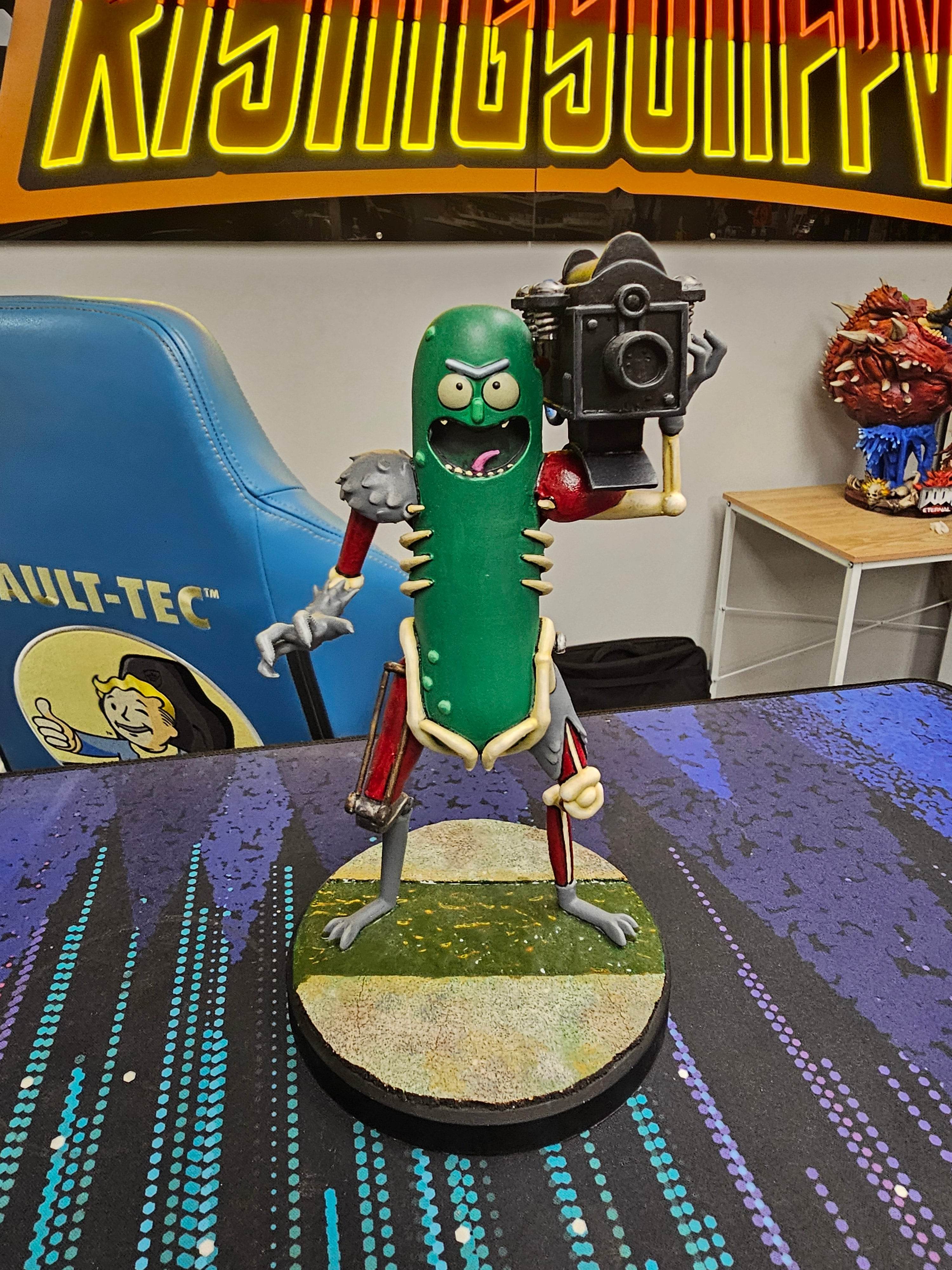 Pickle Rick Centrepiece Statue from Rick and Morty - Rising Sun FPV