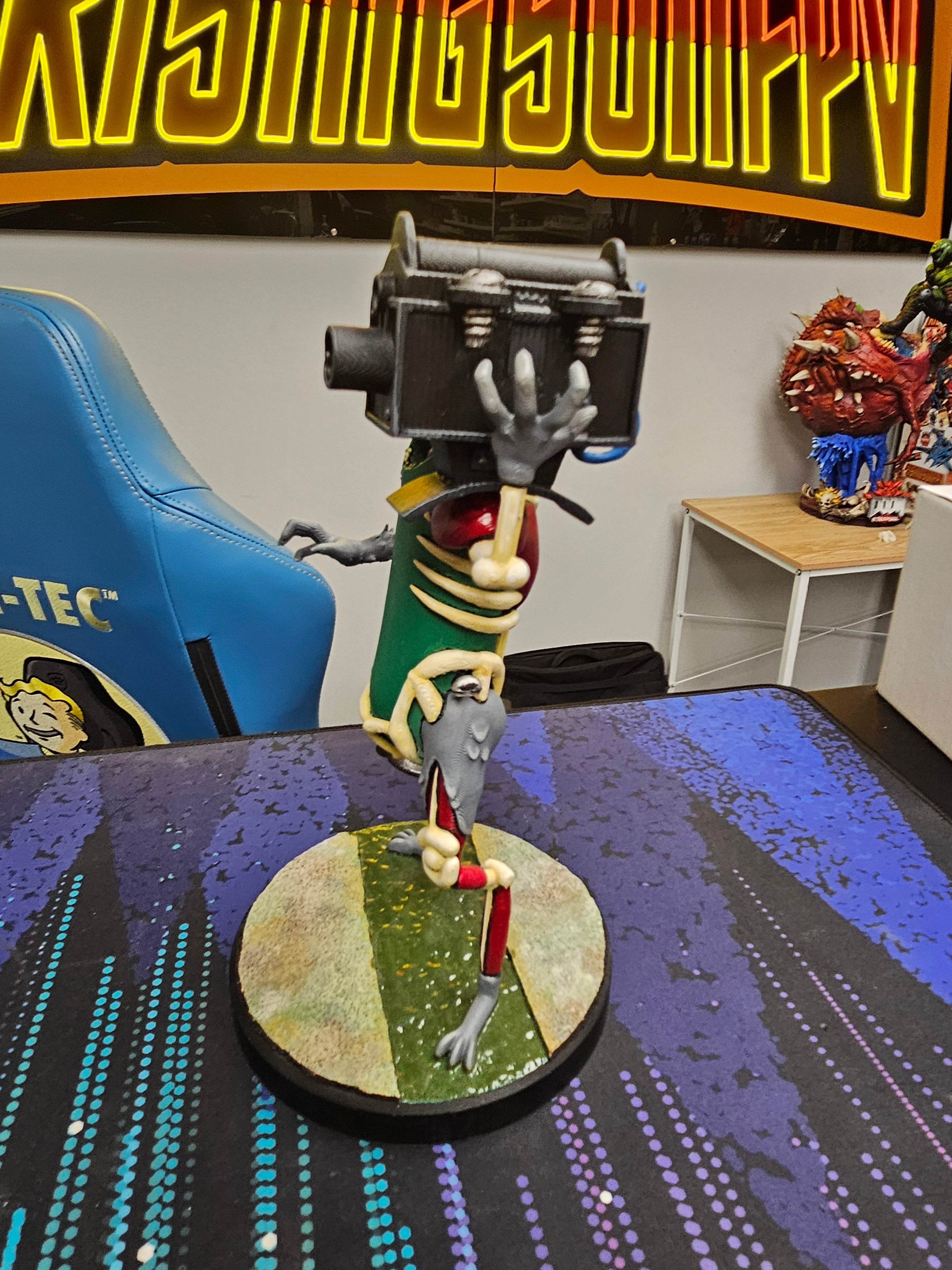 Pickle Rick Centrepiece Statue from Rick and Morty - Rising Sun FPV