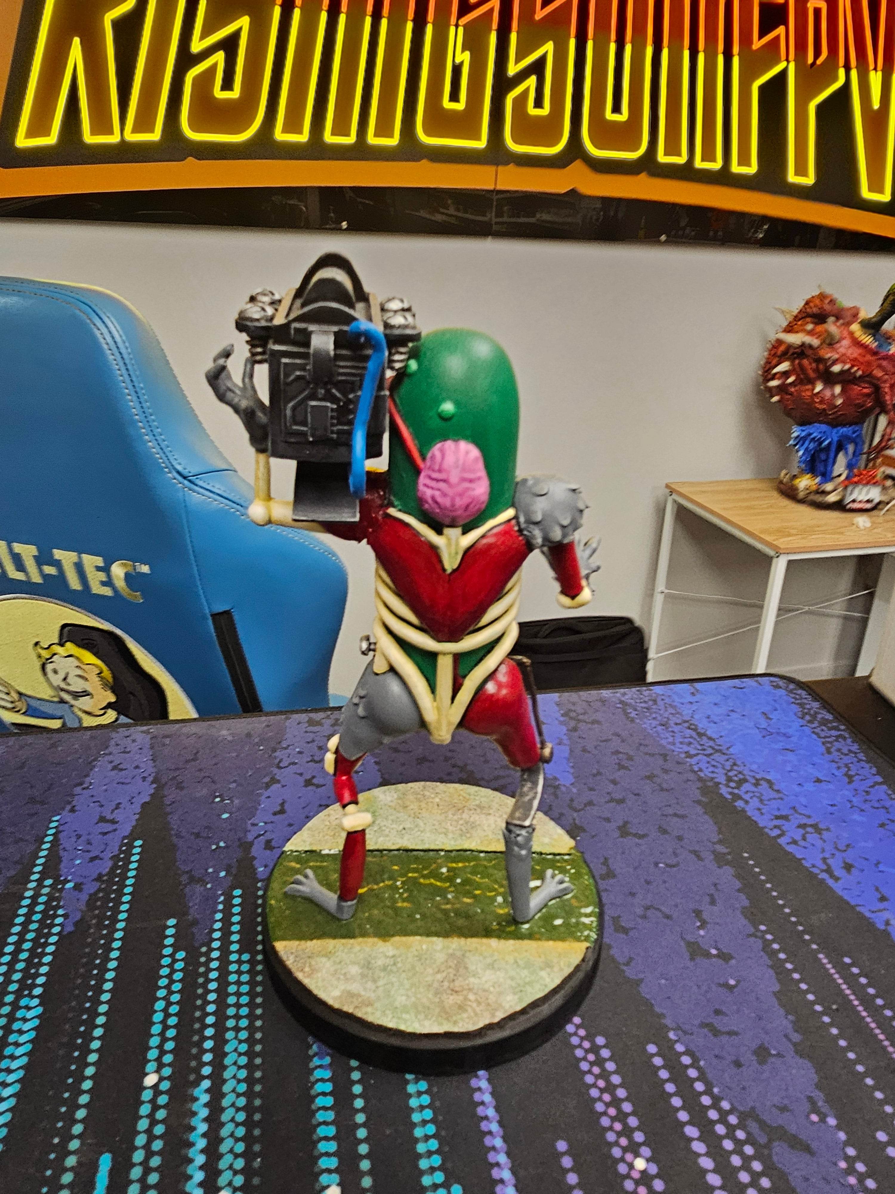 Pickle Rick Centrepiece Statue from Rick and Morty - Rising Sun FPV