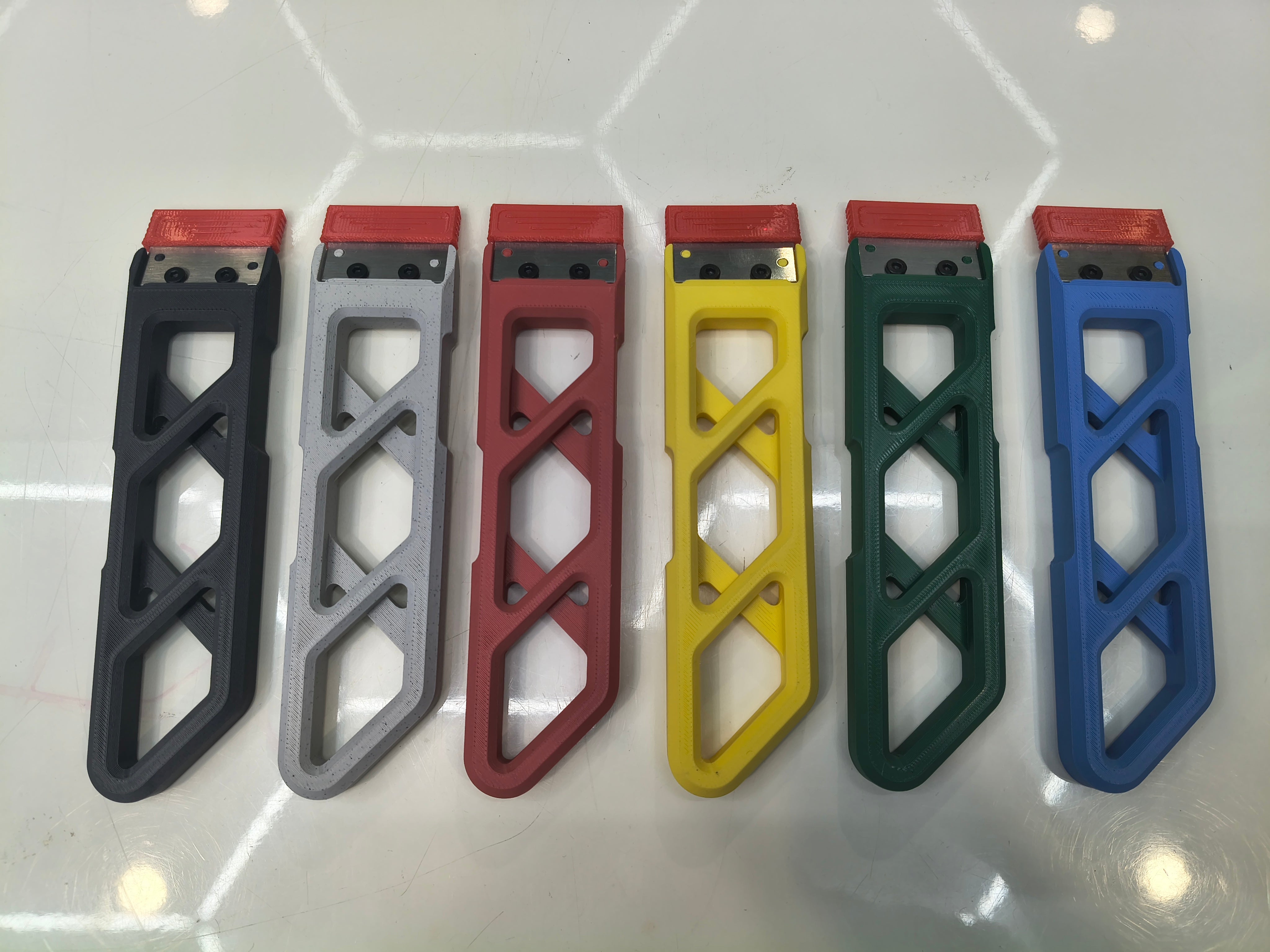 3D Printed Magnetic Bed Scraper with Blade and Safety Cover