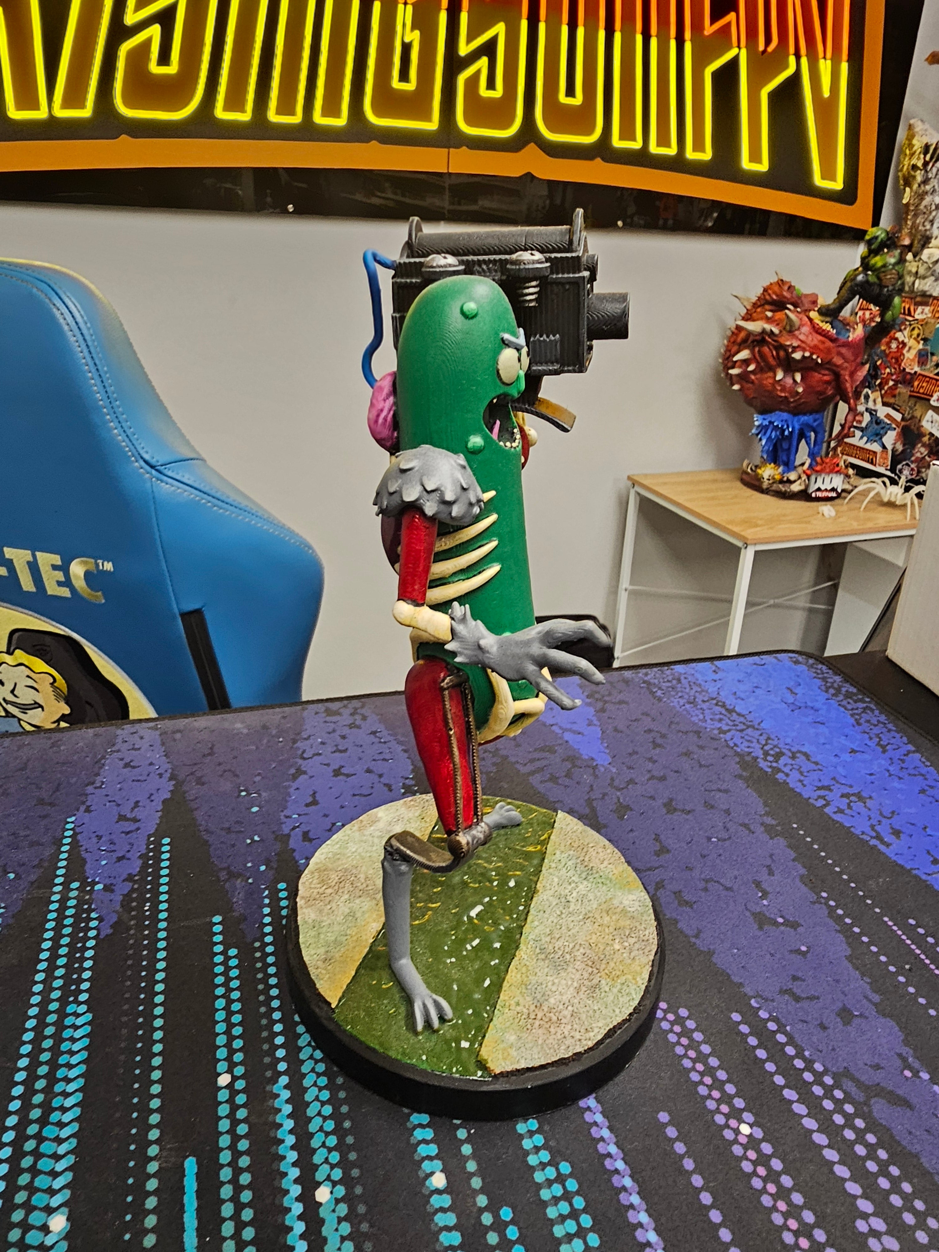 Pickle Rick Centrepiece Statue from Rick and Morty - Rising Sun FPV