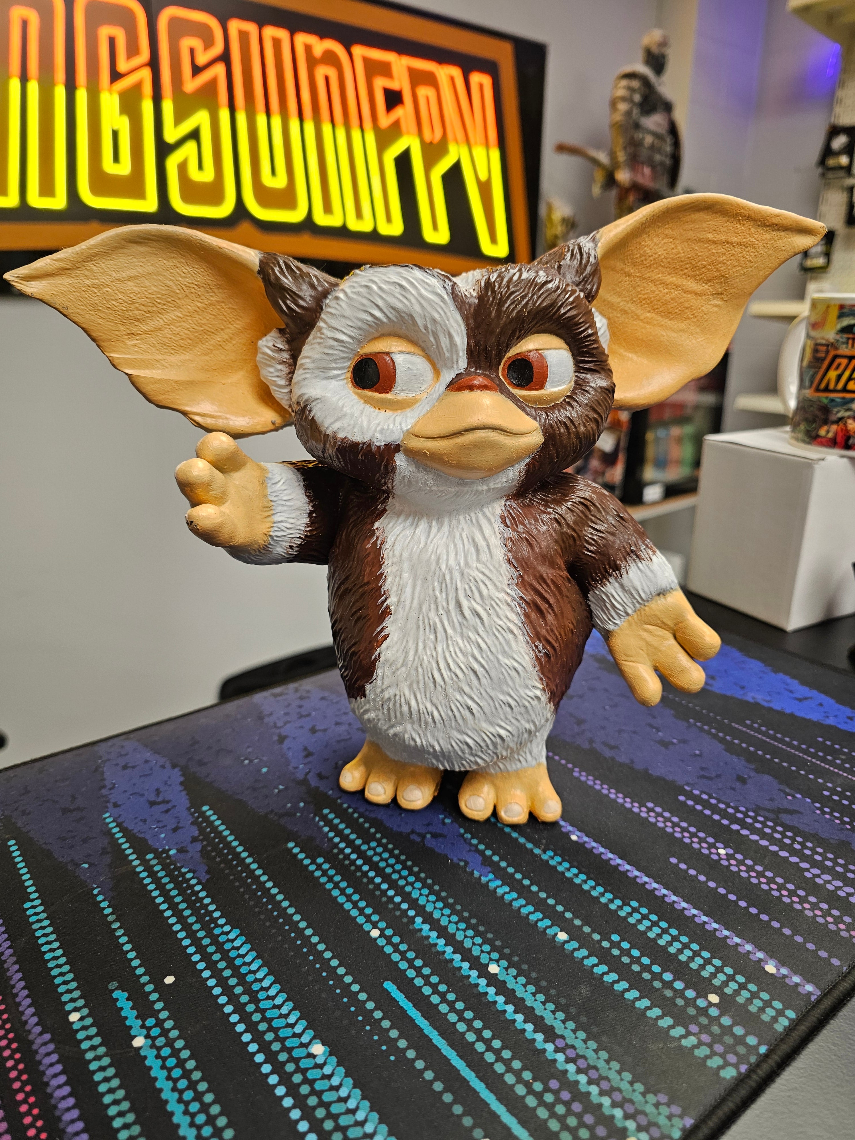 The Gremlins Movie: Gizmo Statue