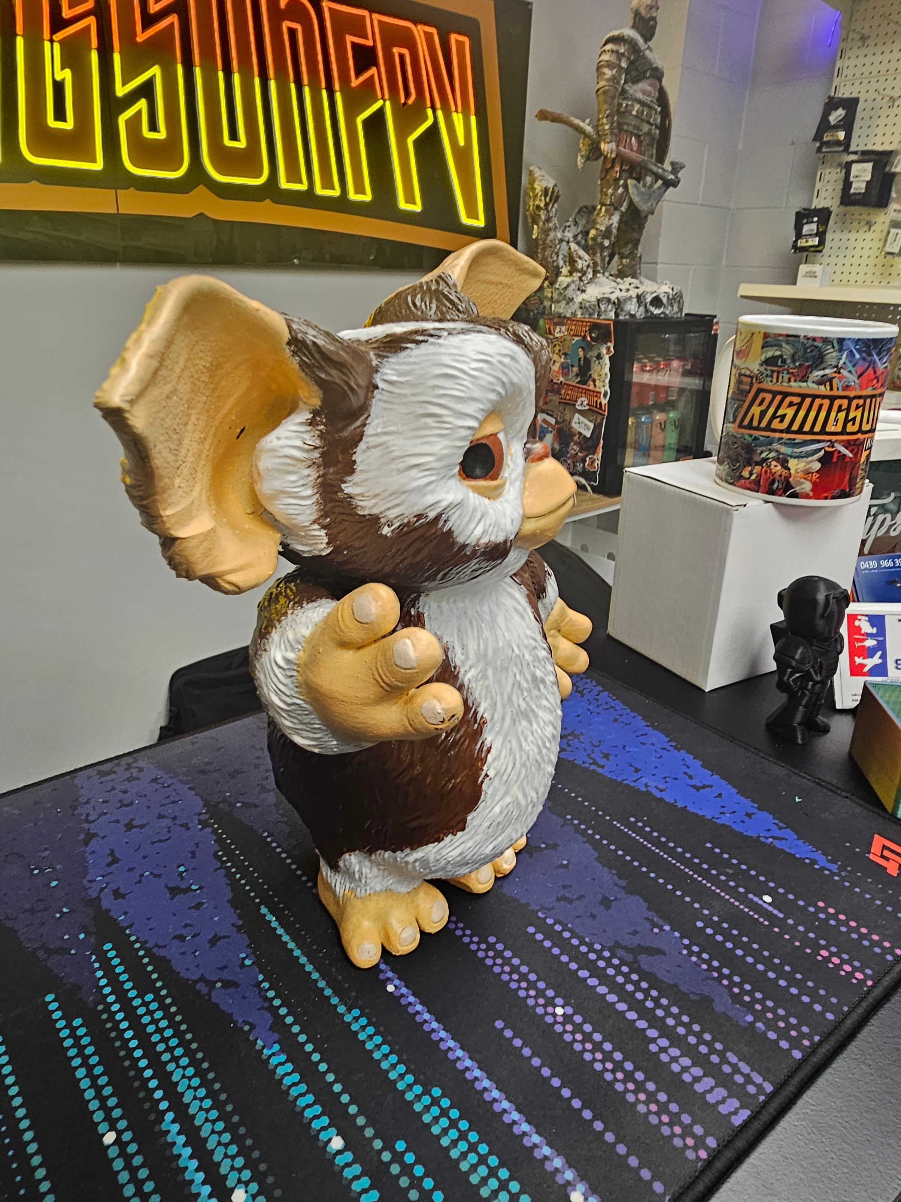 The Gremlins Movie: Gizmo Statue