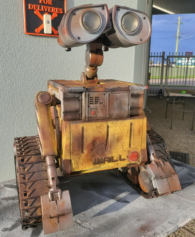 WALL-E Life Size Scale Centrepiece Statue