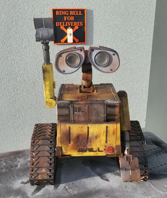 WALL-E Life Size Scale Centrepiece Statue